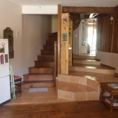 בית נופש House Le Roucatel *