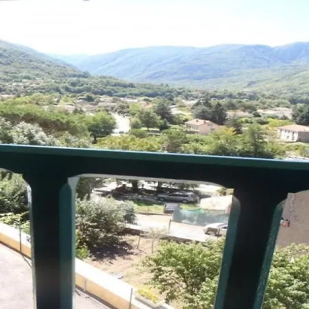 בית נופש House Le Roucatel *