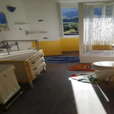 בית נופש House Le Roucatel *