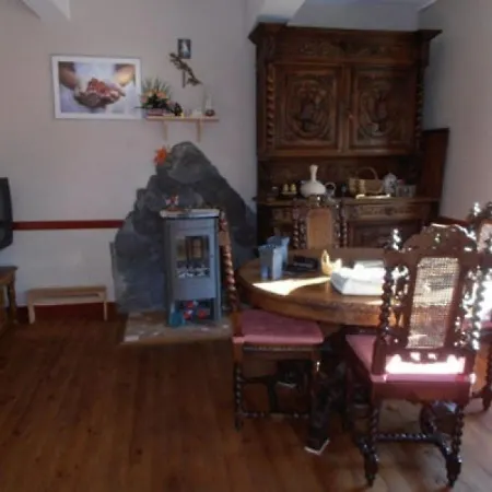 בית נופש House Le Roucatel *