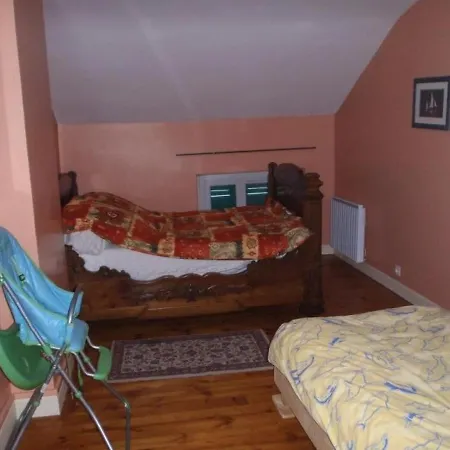 בית נופש House Le Roucatel *